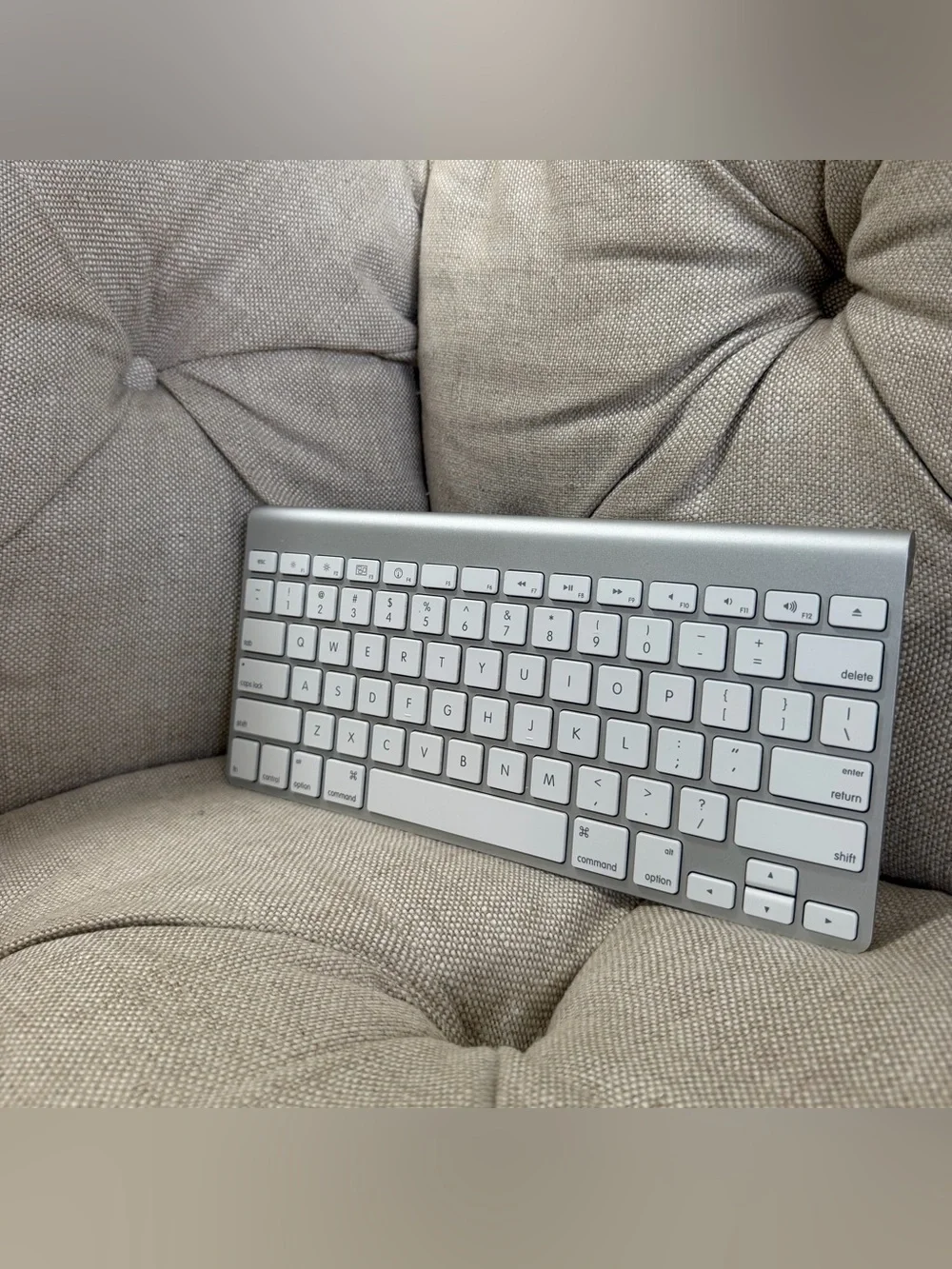 Apple Magic Keyboard Wireless Model A1314 - Works (2)
